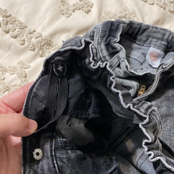 Wonder nation boy’s stonewashed distressed black jeans. Size 2T. - Picture 4 of 7